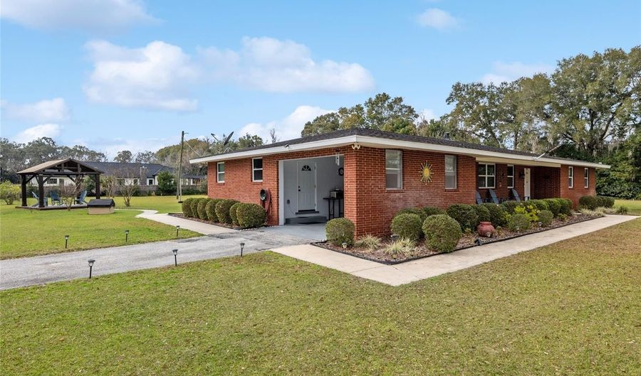 9900 NE 20 TERRACE Rd, Anthony, FL 32617 - 3 Beds, 3 Bath