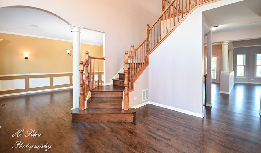 3260 Nottingham Dr, Algonquin, IL 60102 - 5 Beds, 5 Bath