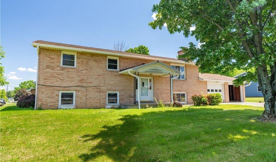 72-74 Briarcliff Ave NE, Alliance, OH 44601 - 6 Beds, 2 Bath