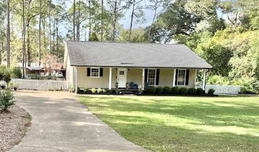 904 Stewart Ave, Bainbridge, GA 39819 - 3 Beds, 2 Bath