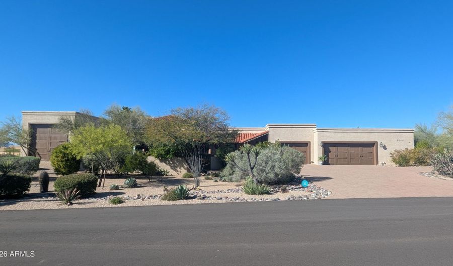 8944 E LAZYWOOD Pl, Carefree, AZ 85377 - 4 Beds, 5 Bath