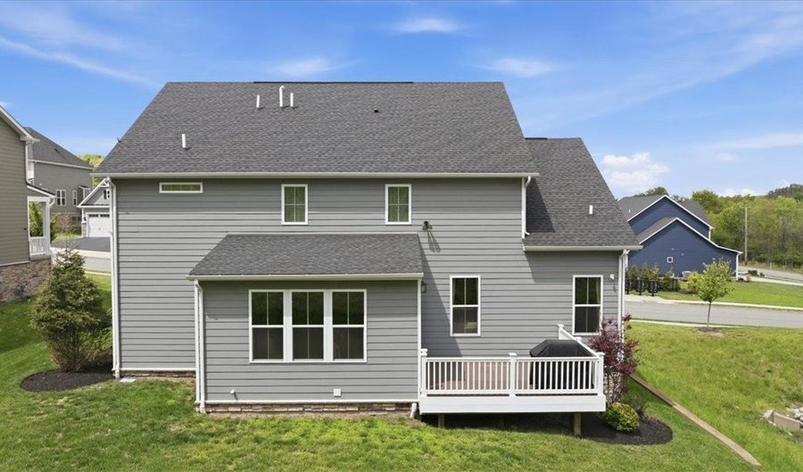 300 Crest Ln, Adams Twp., PA 16046 - 4 Beds, 4 Bath