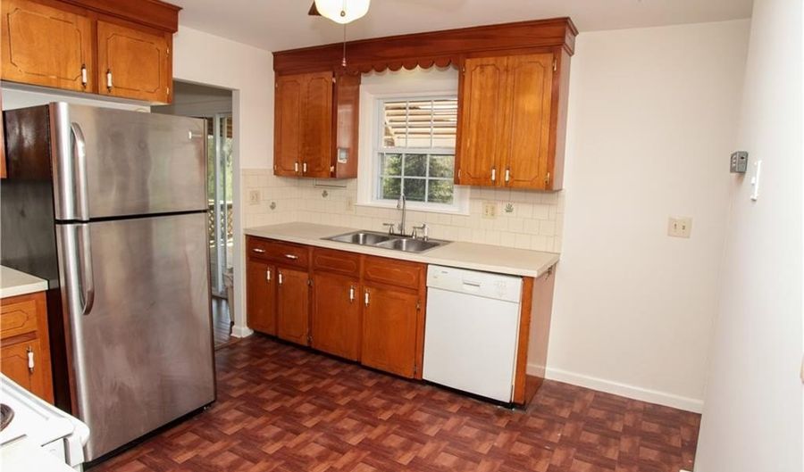 7 Smithfield Dr, Middletown, RI 02842 - 3 Beds, 2 Bath
