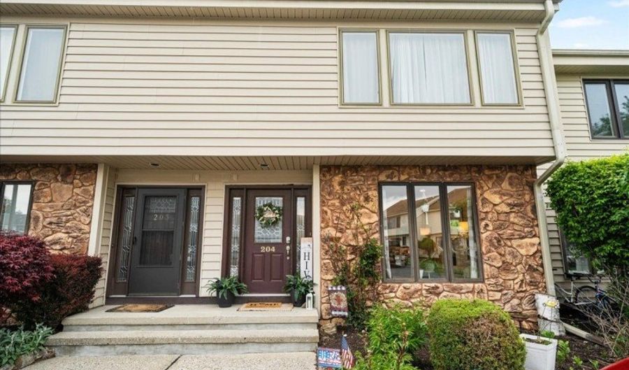 204 Dakota Dr, Andover, NJ 07848 - 2 Beds, 2 Bath