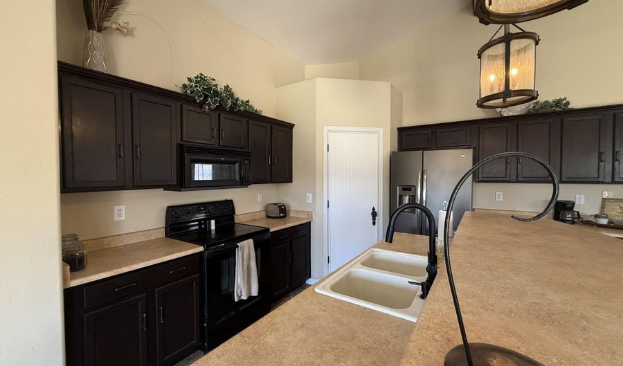 3346 S 256TH Dr, Buckeye, AZ 85326 - 4 Beds, 3 Bath