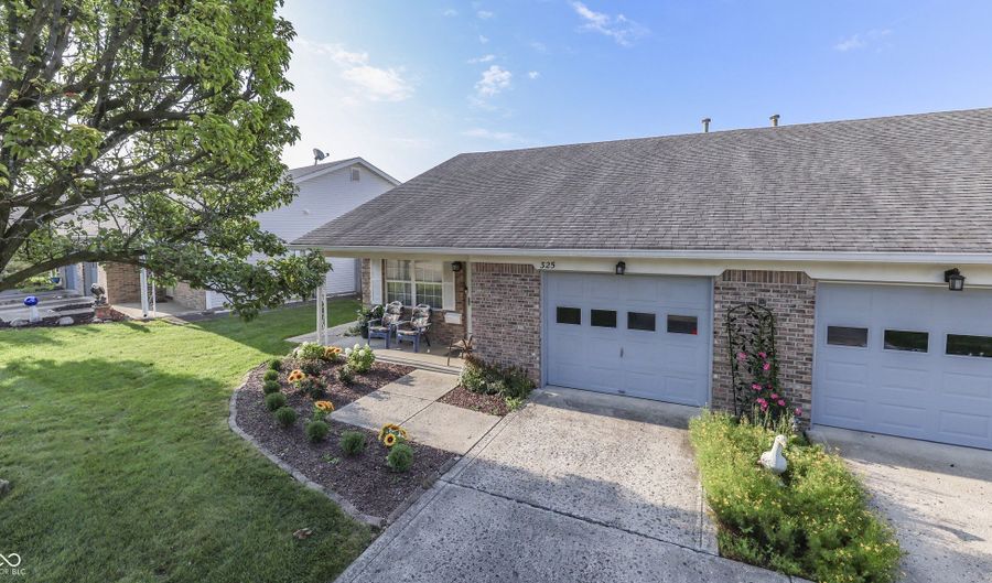325 Dangerfield Dr, Beech Grove, IN 46107 - 2 Beds, 2 Bath