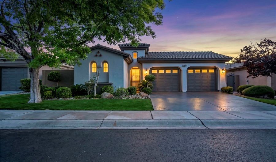 43 Braelinn Dr, Henderson, NV 89052 - 2 Beds, 3 Bath