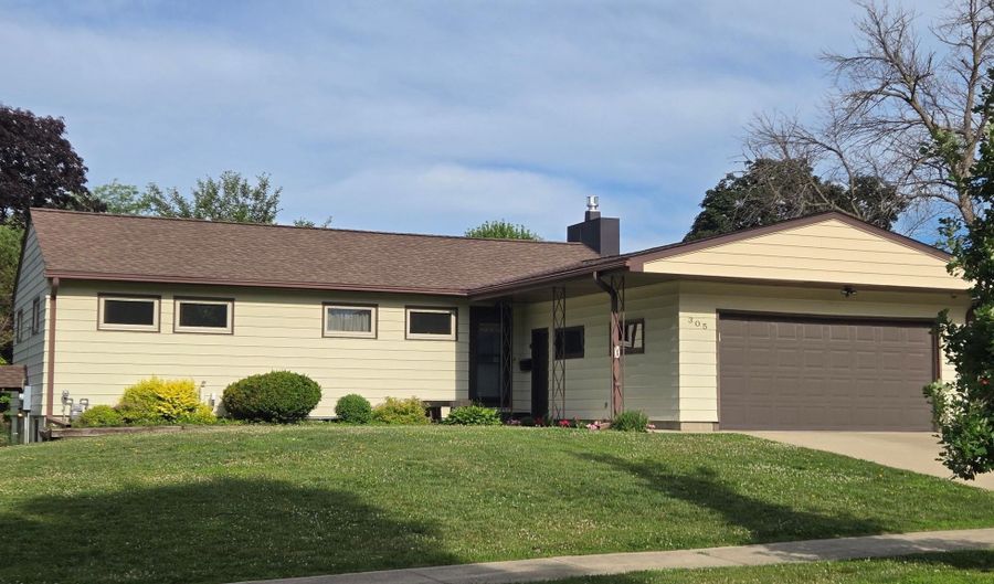 305 20th St NW, Austin, MN 55912 - 3 Beds, 2 Bath