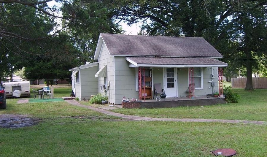 602 E Perry St, Arma, KS 66712 - 2 Beds, 1 Bath