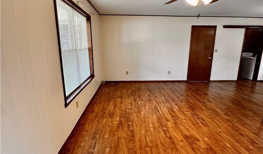 307 12th St, Bentonville, AR 72712 - 2 Beds, 1 Bath