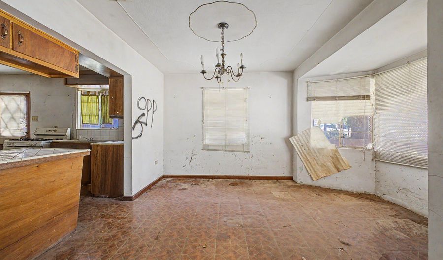 328 N DELAWARE St, Chandler, AZ 85225 - 3 Beds, 2 Bath