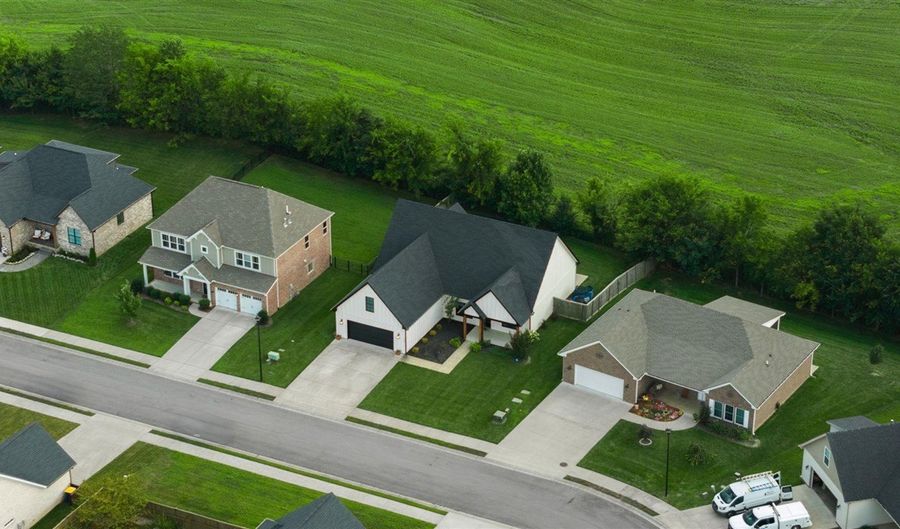 7137 Hilliard Cir, Alvaton, KY 42122 - 4 Beds, 3 Bath
