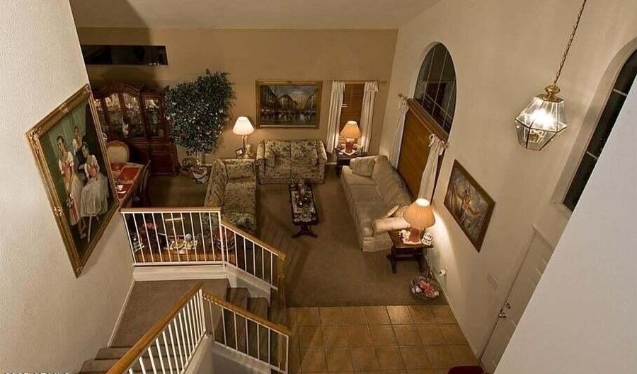 1674 W MACAW Dr, Chandler, AZ 85286 - 5 Beds, 3 Bath