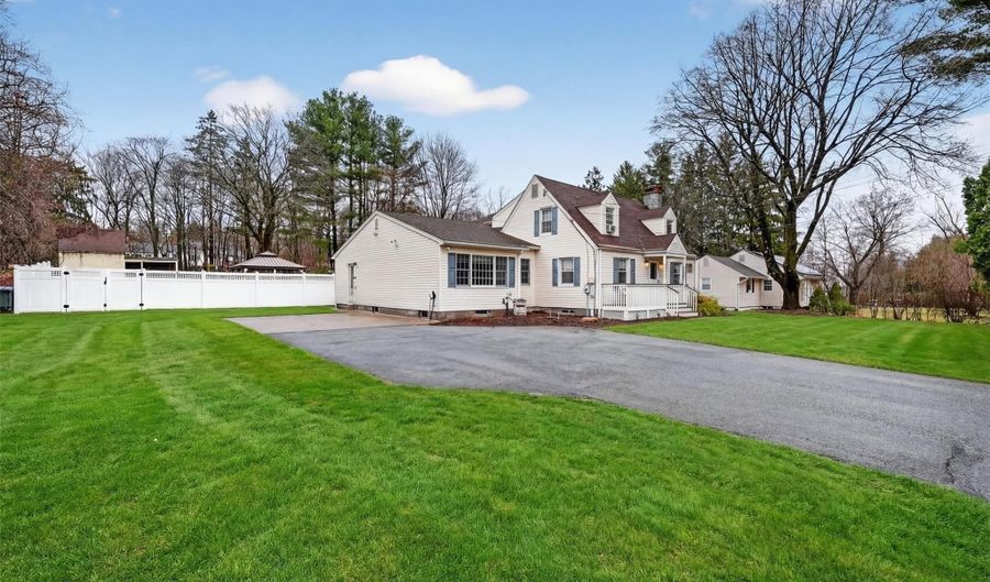 69 S Airmont Rd, Airmont, NY 10901 - 5 Beds, 4 Bath