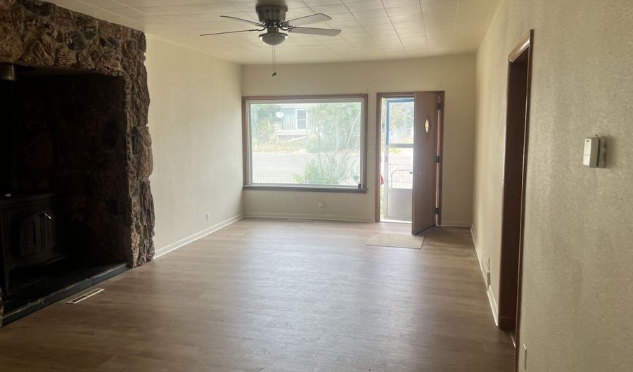 917 Hamilton St, Carlin, NV 89822 - 3 Beds, 1 Bath