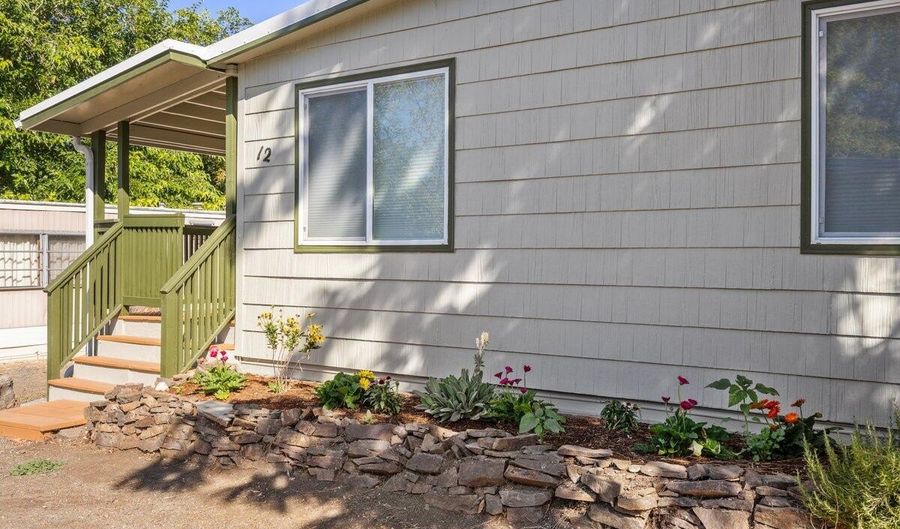 939 S Valley View Rd UNIT 12, Ashland, OR 97520 - 2 Beds, 2 Bath