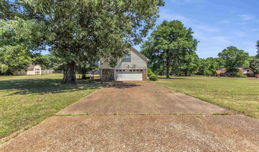 8970 HILLMAN WAY Dr, Bartlett, TN 38133 - 4 Beds, 4 Bath