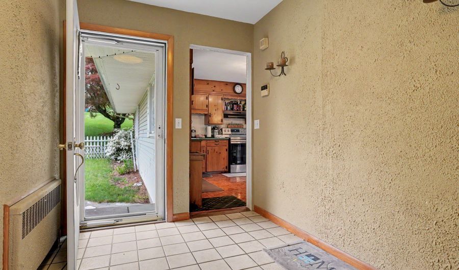 13 Governors Ln, Bethel, CT 06801 - 4 Beds, 3 Bath