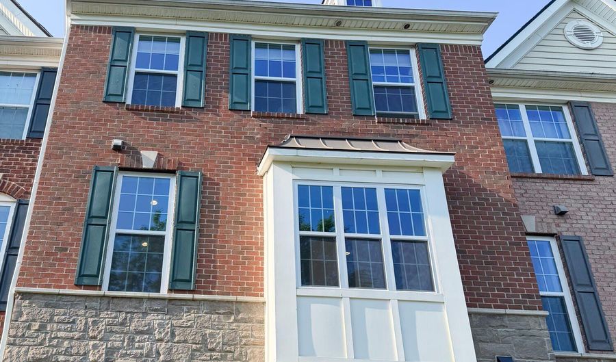 2856 RIDINGTON Rd, Ann Arbor, MI 48105 - 3 Beds, 3 Bath