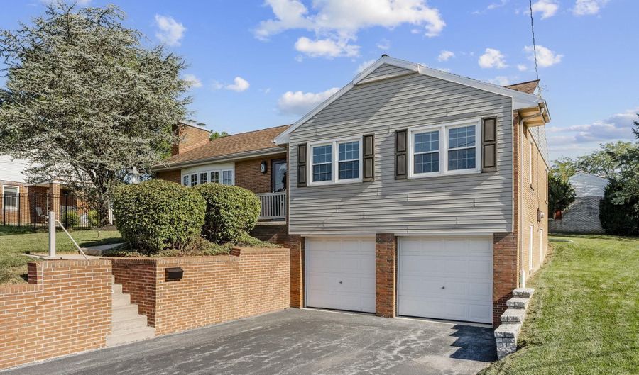 31 SPRINGCREST Dr, Akron, PA 17501 - 3 Beds, 1 Bath