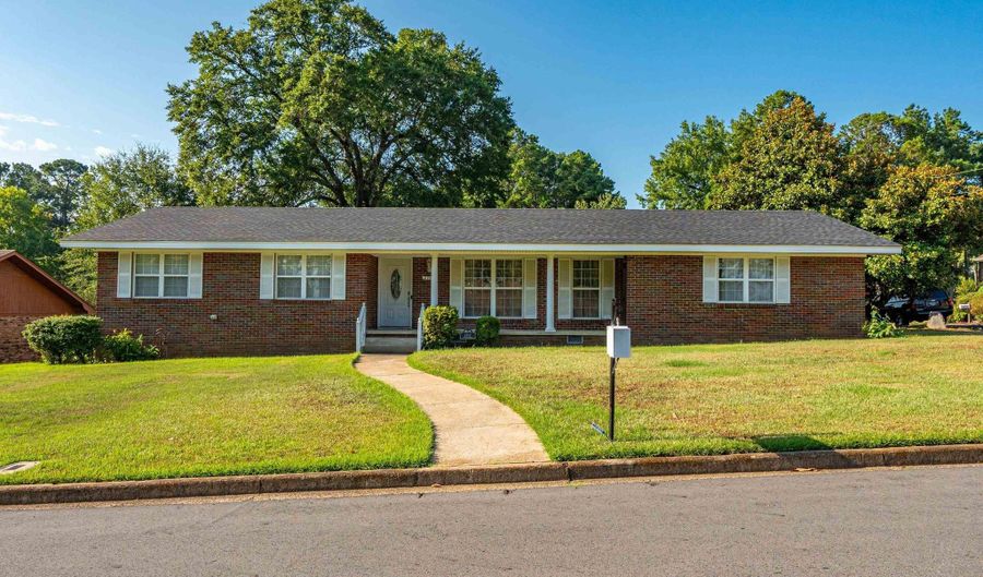 2717 Lynwood Dr, Arkadelphia, AR 71923 - 3 Beds, 2 Bath