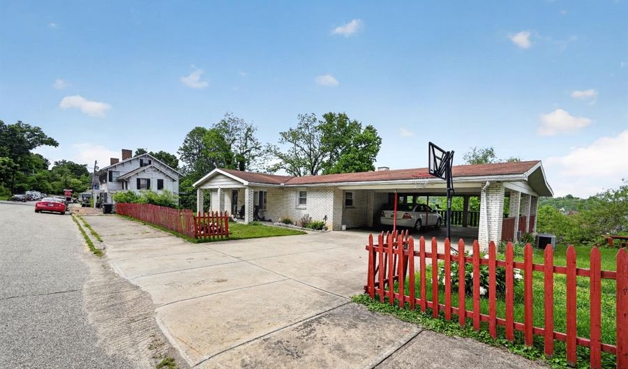 410 5th St, Aurora, IN 47001 - 3 Beds, 3 Bath