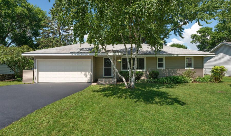 132 Strese Ln, Apple Valley, MN 55124 - 4 Beds, 2 Bath