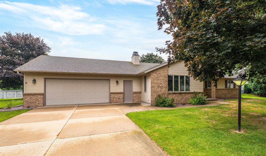 N9580 ONYX Court, Appleton, WI 54915 - 3 Beds, 2 Bath