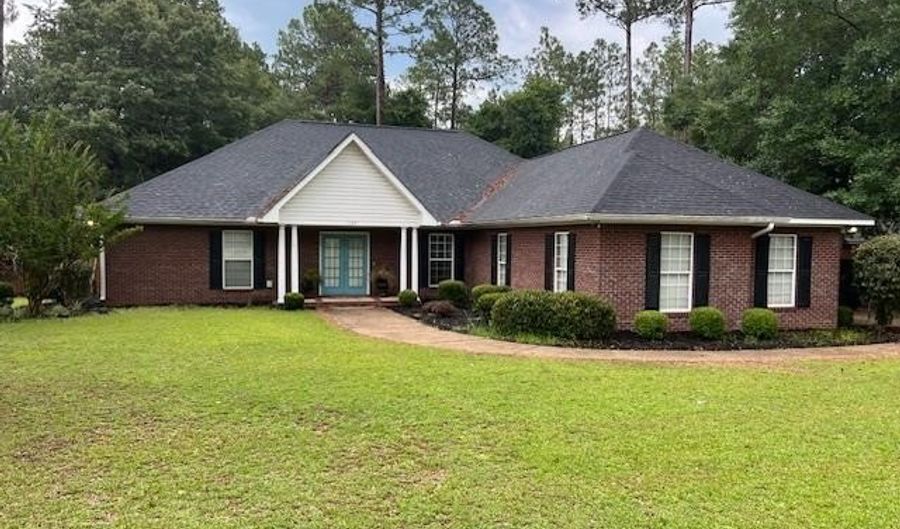 1002 Willis St, Bainbridge, GA 39819 - 4 Beds, 3 Bath