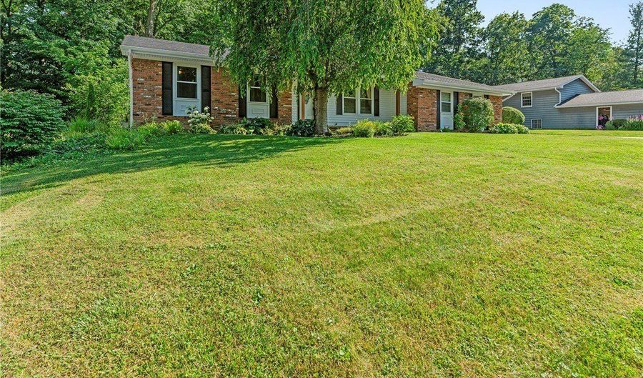 300 Chatham Dr, Aurora, OH 44202 - 3 Beds, 2 Bath
