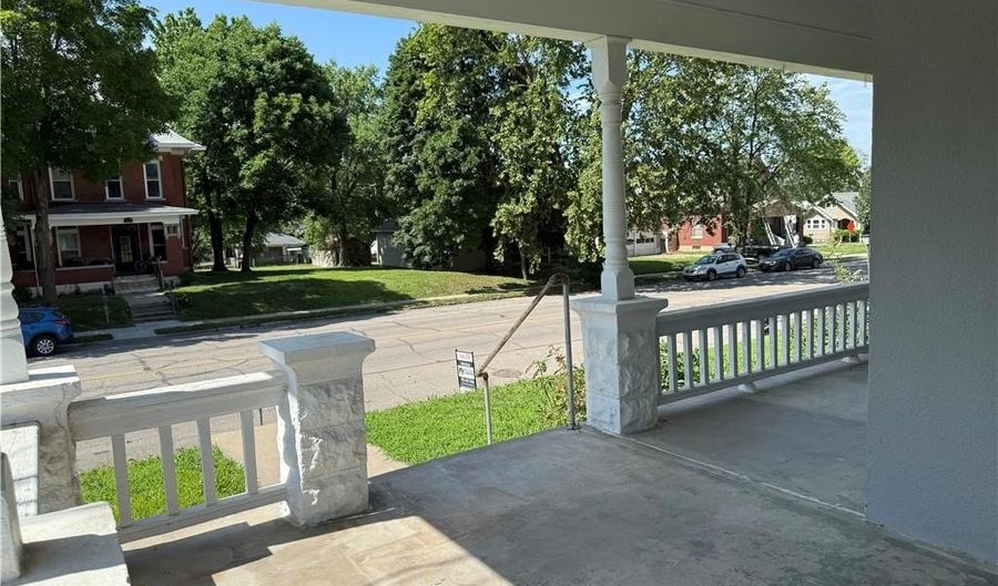 1121 Kansas Ave, Atchison, KS 66002 - 3 Beds, 2 Bath