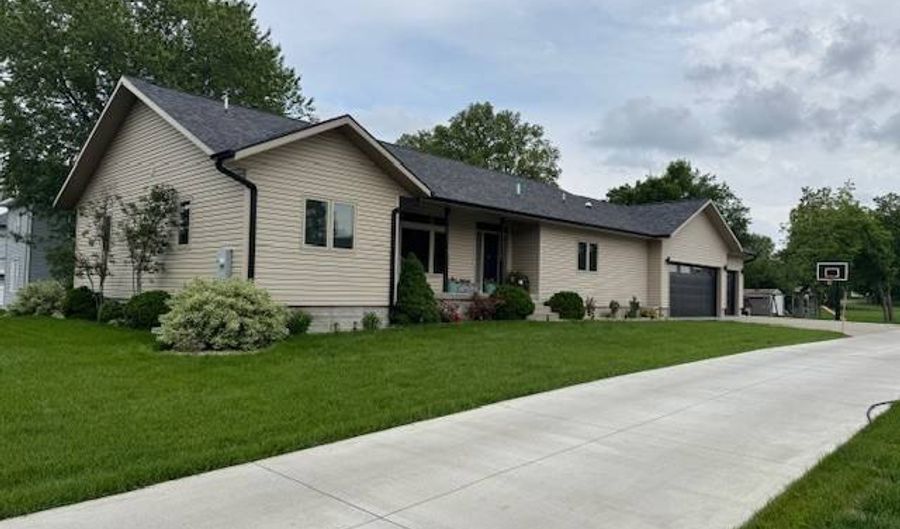325 W Fairview St, Albion, NE 68620 - 5 Beds, 3 Bath