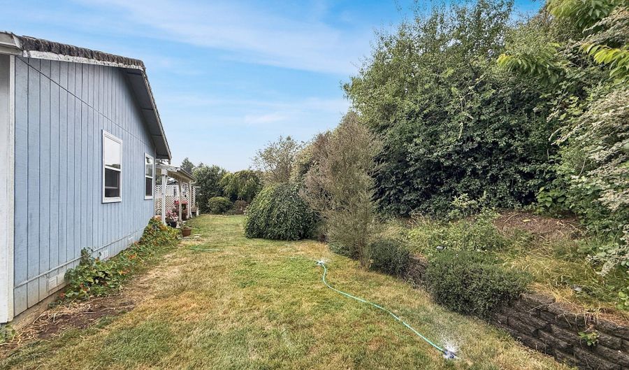 914 EASY St, Brookings, OR 97415 - 3 Beds, 2 Bath