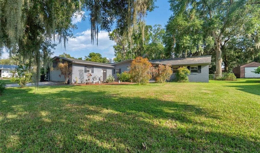 306 GRIMES Dr, Auburndale, FL 33823 - 3 Beds, 3 Bath