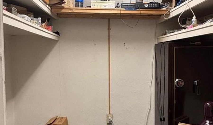 735 Park Dr, Alton, IL 62002 - 6 Beds, 3 Bath