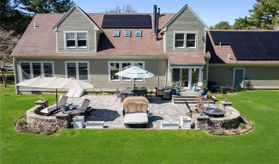 110 Osprey Dr, East Greenwich, RI 02818 - 4 Beds, 5 Bath
