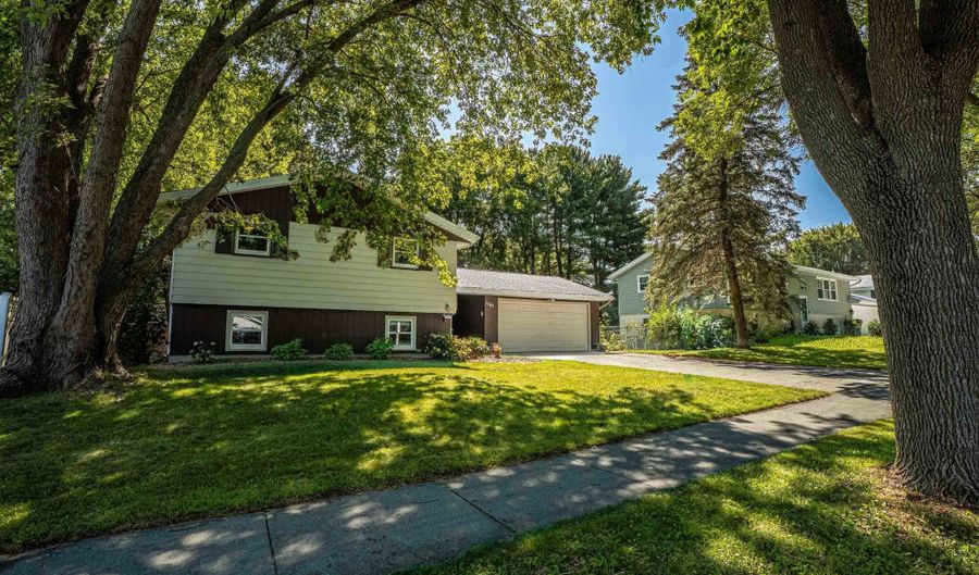 1105 DROSTER Rd, Madison, WI 53716 - 3 Beds, 2 Bath