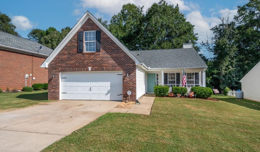 864 Thornbird Cir, Boiling Springs, SC 29316 - 3 Beds, 2 Bath