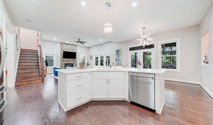 41151 WHITE CEDAR Ct, Aldie, VA 20105 - 6 Beds, 6 Bath