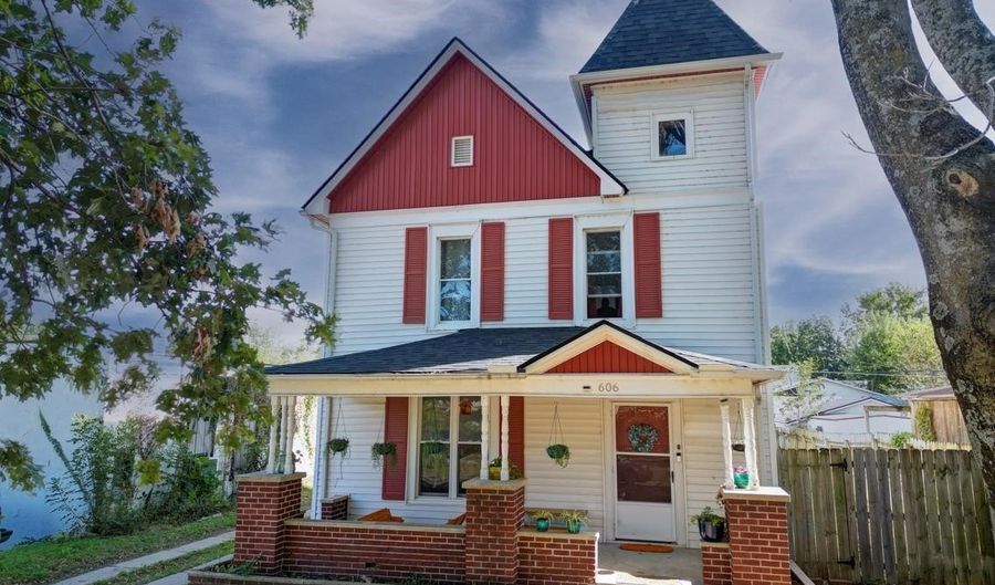 606 S C St, Arkansas City, KS 67005 - 4 Beds, 4 Bath