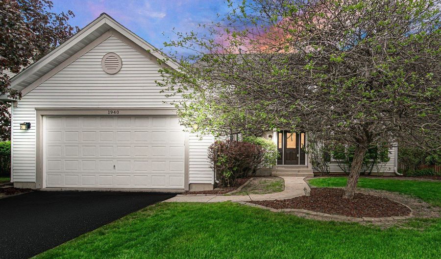 1940 Waverly Ln, Algonquin, IL 60102 - 4 Beds, 3 Bath