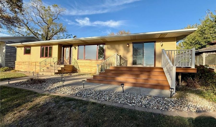 146 Washington Ave, Alden, MN 56009 - 2 Beds, 3 Bath