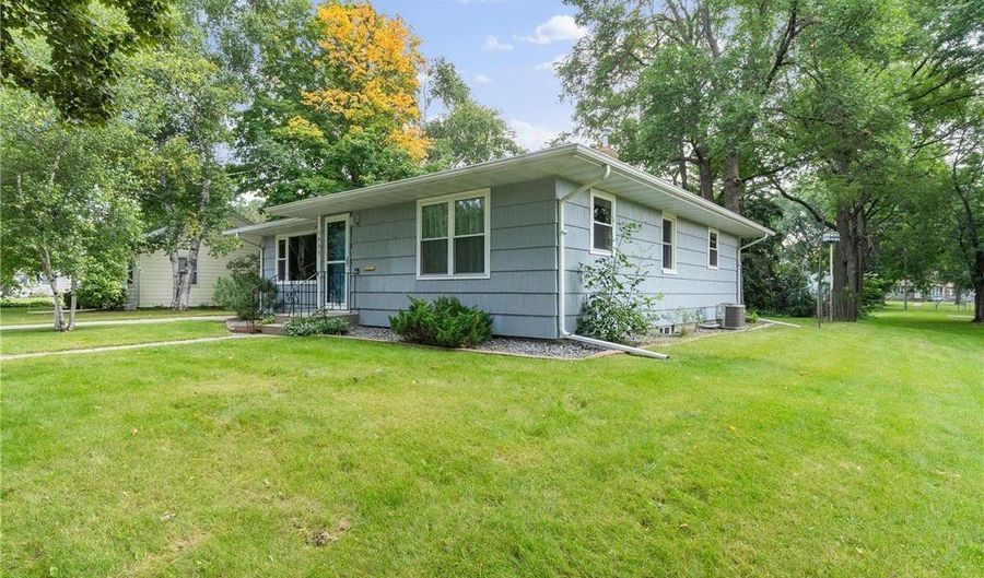 1407 Elm St, Alexandria, MN 56308 - 3 Beds, 2 Bath