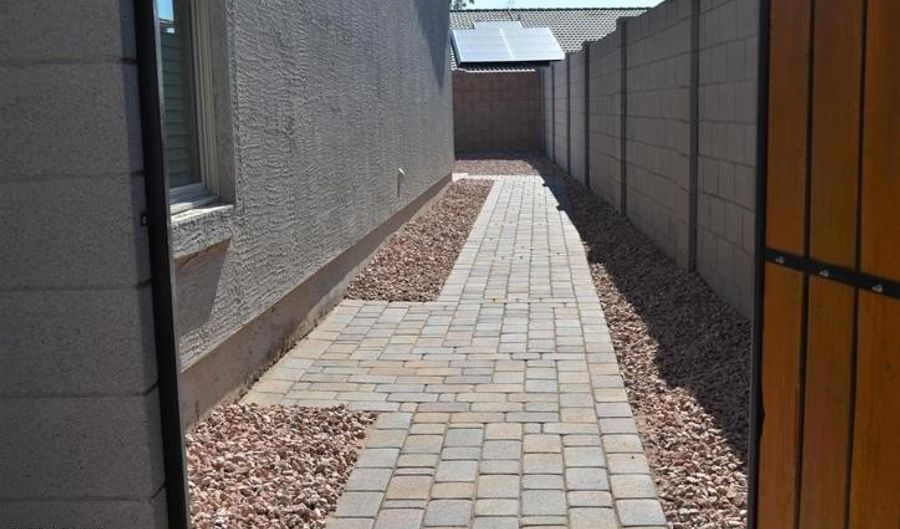 2367 N Oakmont Ln, Casa Grande, AZ 85122 - 4 Beds, 2 Bath