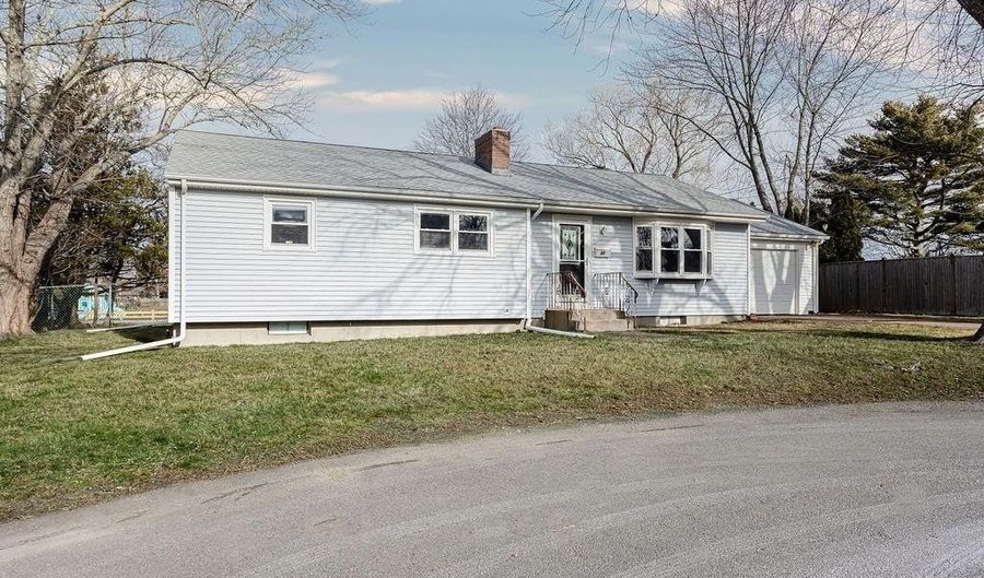 11 Granada Ter, Middletown, RI 02842 - 3 Beds, 2 Bath