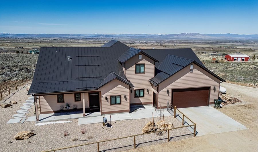 76 Foothill Dr, Lamoille, NV 89828 - 3 Beds, 3 Bath
