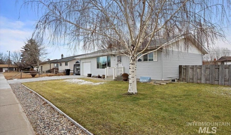 2261 Hansen Dr, Burley, ID 83318 - 4 Beds, 2 Bath