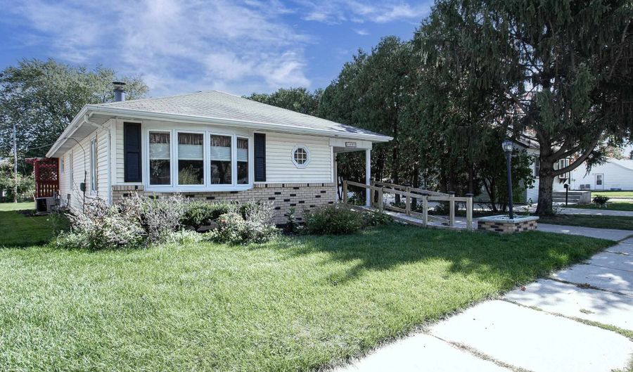 1404 N CHARLOTTE St, Appleton, WI 54911 - 3 Beds, 1 Bath
