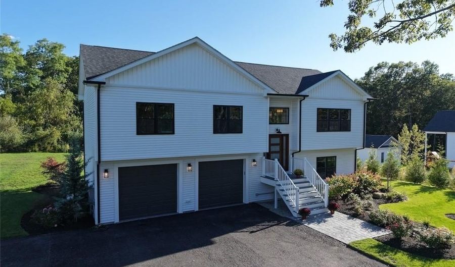 4 Byron Randall Rd, Johnston, RI 02919 - 3 Beds, 2 Bath