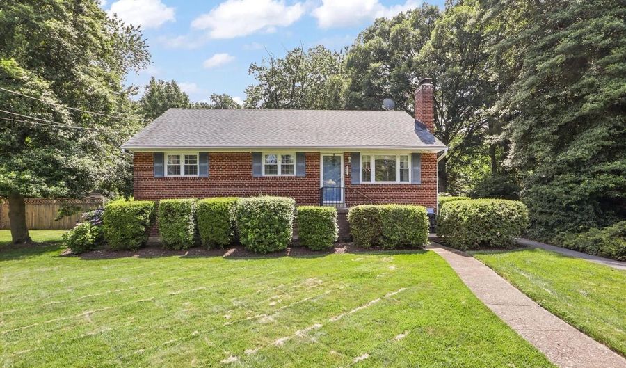 7131 MURRAY Ln, Annandale, VA 22003 - 6 Beds, 3 Bath